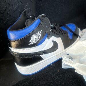 Jordan Men's Black and Blue Sneakers